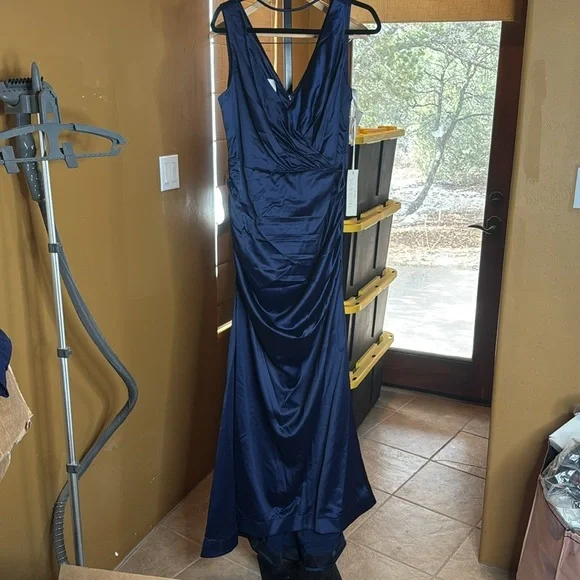 NWT Galina Signature Odette Navy Satin Gown Size 16 Formal Prom Maxi Dress - Picture 3 of 10